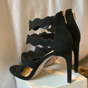 Jessica Simpson Black Suede Wavy Strap Heels